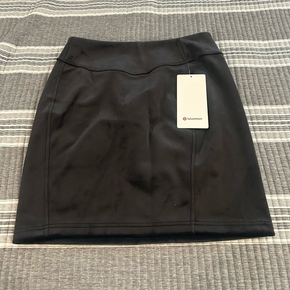 NWT Scuba velvet lululemon Mini Skirt Women’s size small - Picture 1 of 6